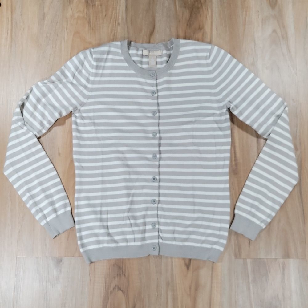 🔸️Banana Republic Gray Stripe Buttoned Long Sleeve Sweater Small